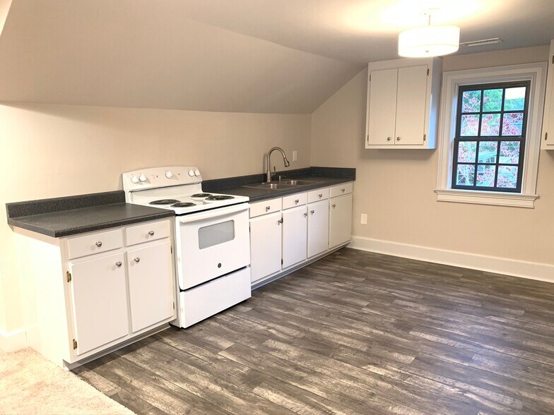 Building Photo - 200 1st Ave