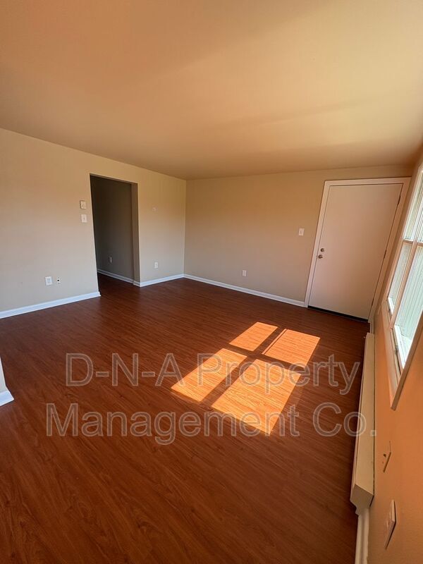 Building Photo - 106 Madison St