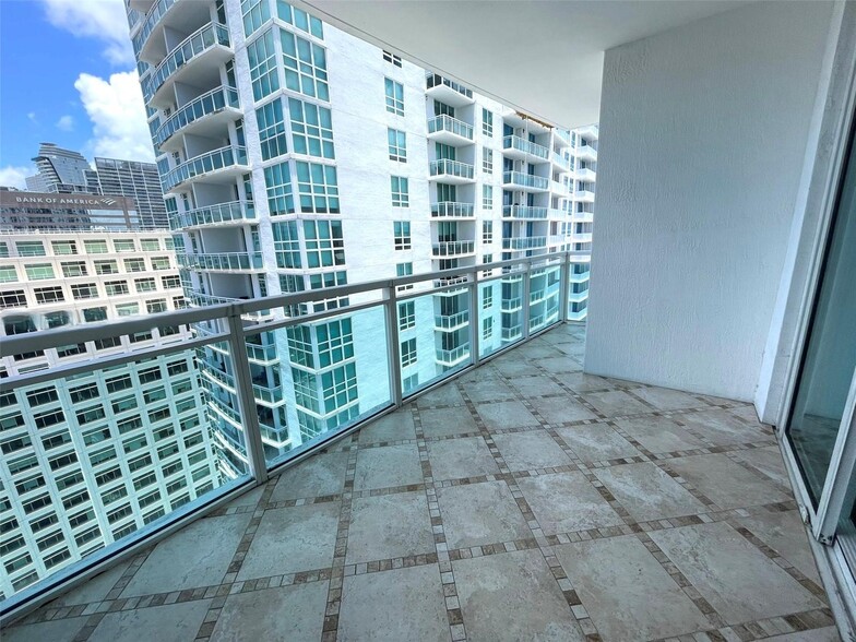 Building Photo - 951 Brickell Ave