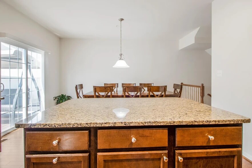 Building Photo - 7932 Pettigrew St