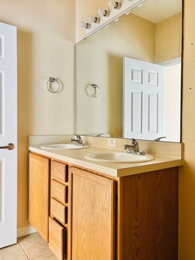 Building Photo - 1707 Retreat Cir