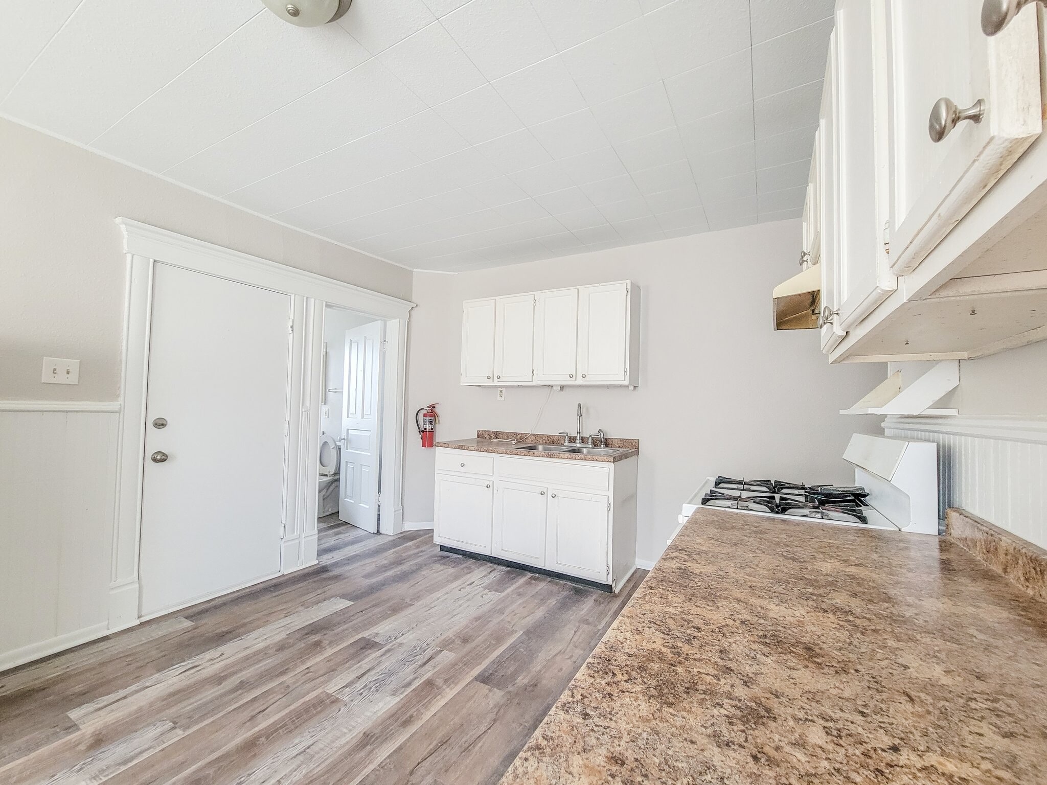 Building Photo - 644 Van Buren St NE