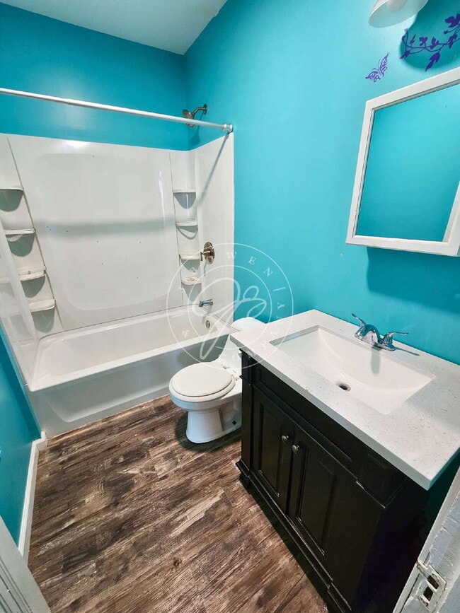 Building Photo - 1944 Crosswell Pl