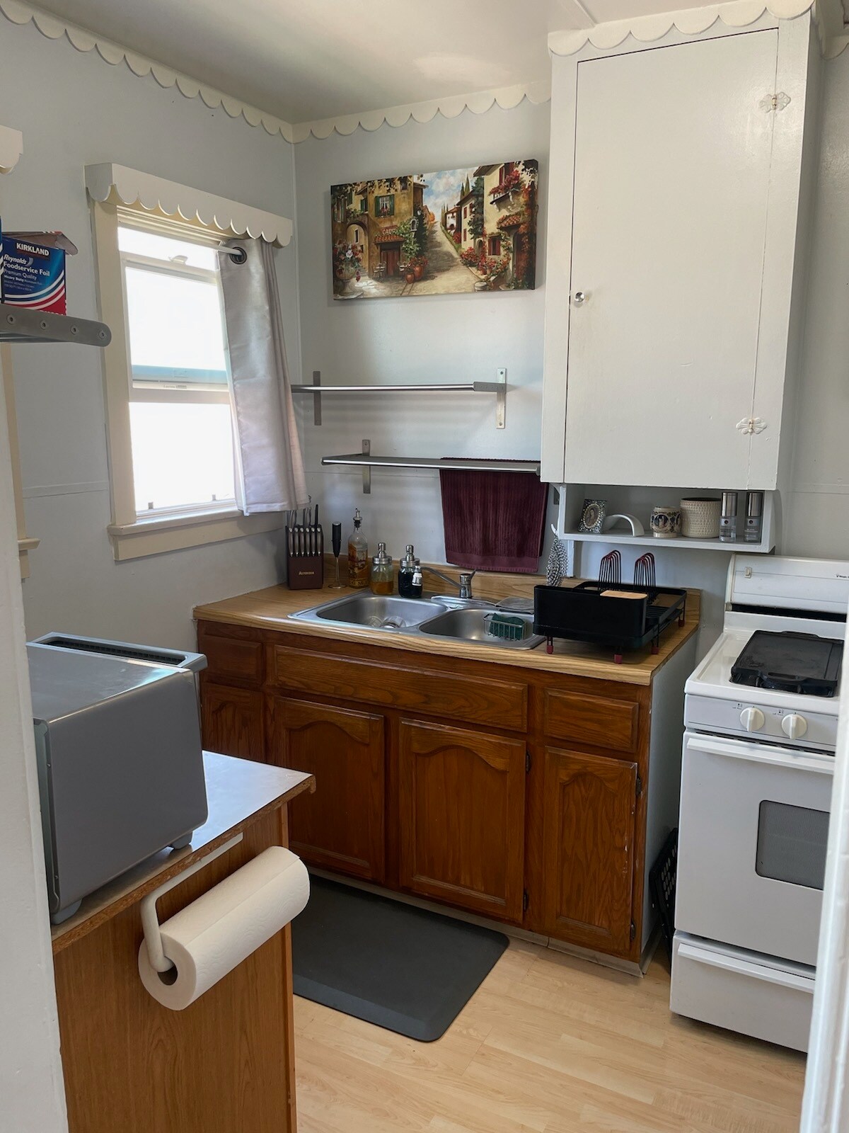 Kitchen - 10514 Commerce Ave