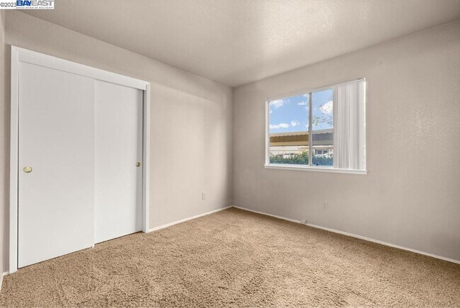 Building Photo - 9101 Newhall Dr
