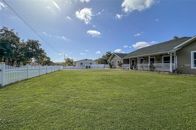Building Photo - 5572 Myakka Ave