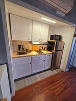 Building Photo - 2471 E Canal Dr