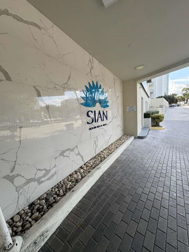 Building Photo - 4001 S Ocean Dr