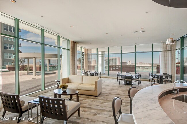 Building Photo - 1431 Riverplace Blvd