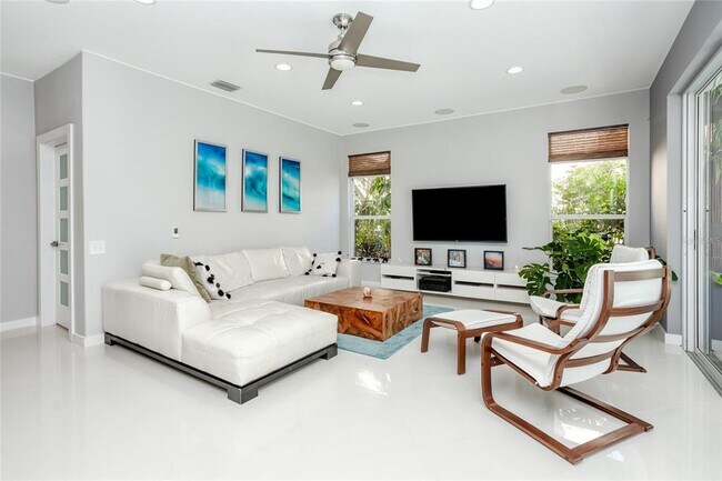 Building Photo - 2241 Highland Woods Dr