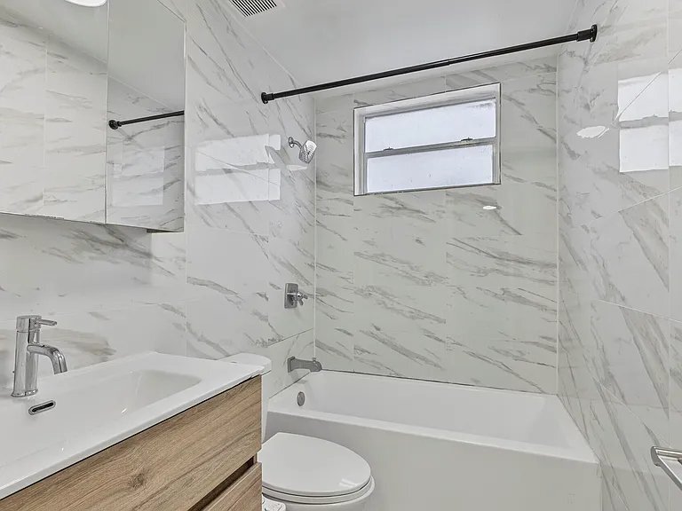 Building Photo - 1315 NE Miami Ct