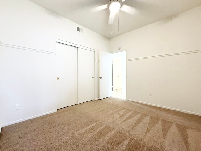 Building Photo - Single Story in Rancho Del Oro!