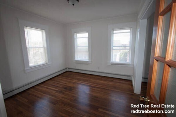 Building Photo - 15 Linden St