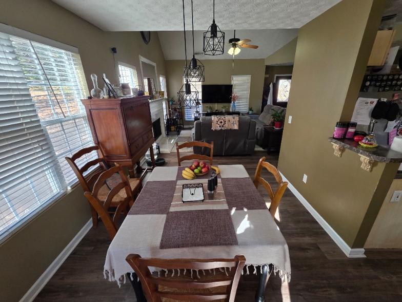 Building Photo - 3374 Royal Oaks Dr