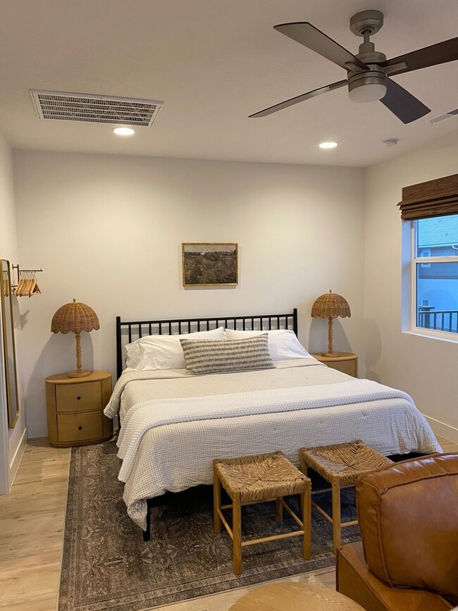 Building Photo - Newer Fully Furnished Private Studio Casit...
