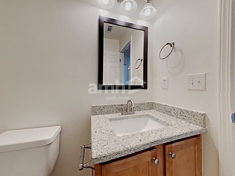 Building Photo - 4620 Stonehaven View