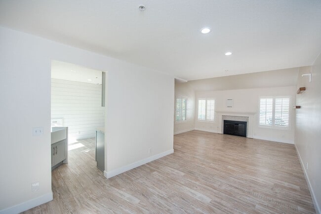 Building Photo - Eastside Costa Mesa Gem