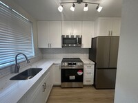 Building Photo - Available Now!  1 bedroom/ 1 bathroom/ 1 a...