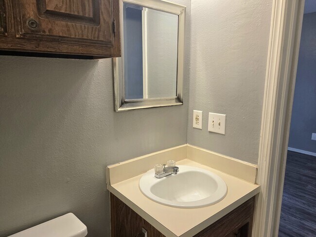 Building Photo - 507 Peppertree Ln