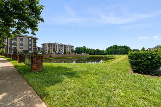 Building Photo - Charming 3-Bed/3.5 Bath Townhouse with 211...