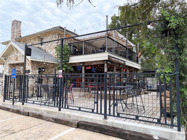 Building Photo - 2506 Van Buren St