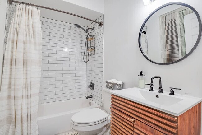 Building Photo - 1255 Raum St NE