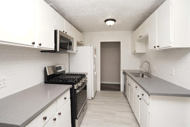 Building Photo - 805 Horncastle St