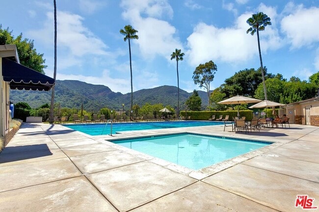 Building Photo - 1347 Avenida de Cortez