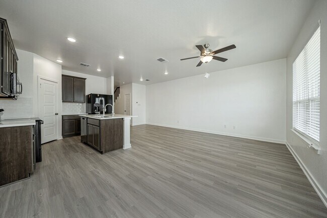 Building Photo - 8434 Adelaide Dr