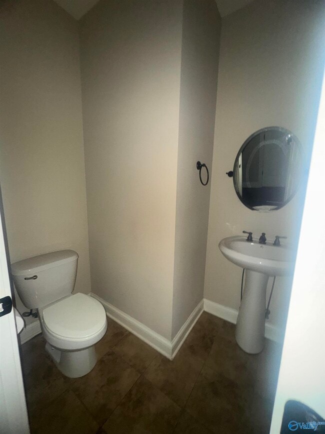 Building Photo - 208 Treetop Dr SE