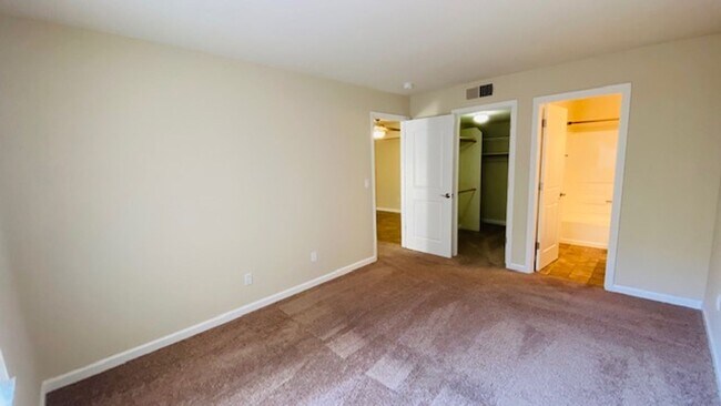 Building Photo - Spacious Lower Level, 2BD/2BA Condo Unit, ...
