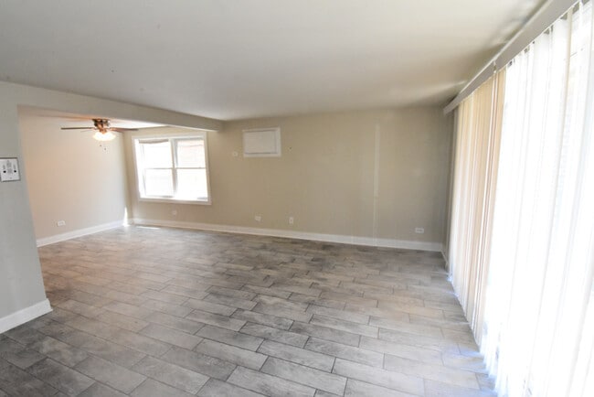 Building Photo - 3705 N Kedzie Ave