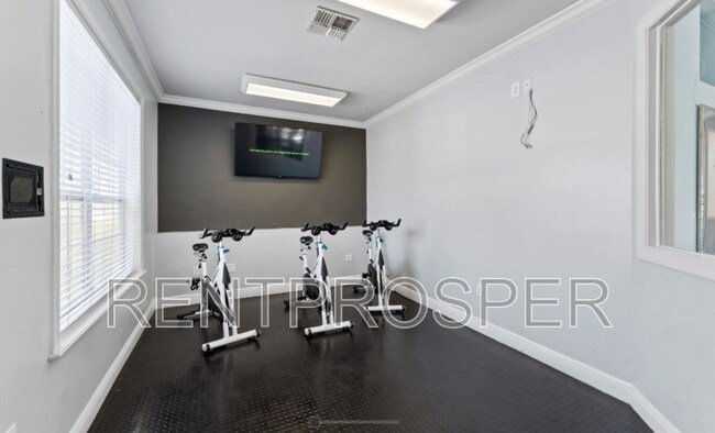 Building Photo - 3379 S Kirkman Rd