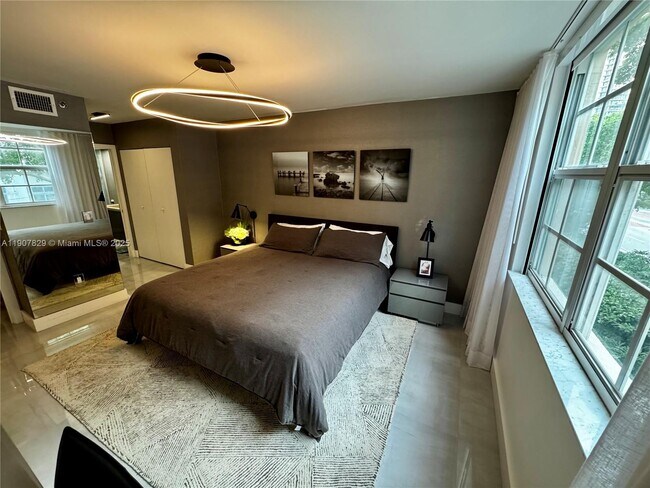 Building Photo - 19555 E Country Club Dr