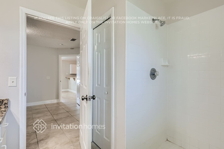 Building Photo - 210 Banbury Pl