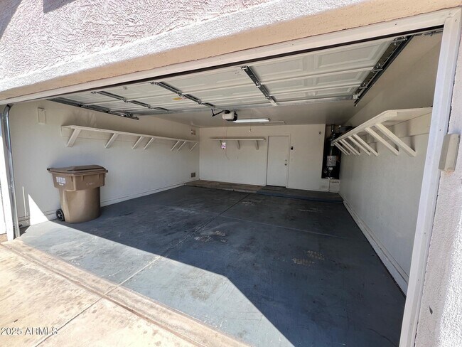 Building Photo - 11231 W Golden Ln