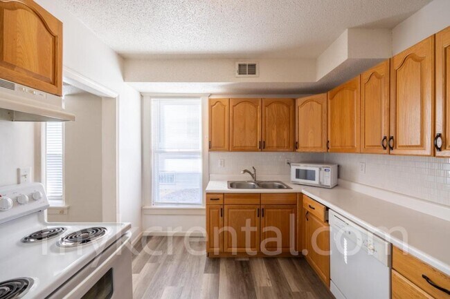 Building Photo - 4306 Fisher St