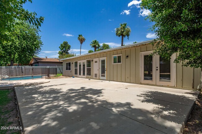 Building Photo - 4128 N 46th Pl