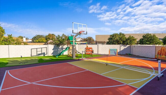 Building Photo - 2431 E Laurel St