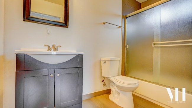 Building Photo - 1227 W 37th Pl