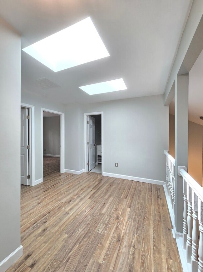 Building Photo - Located in desirable College Acres/Hillsdale area of Wilmington