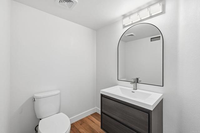 Building Photo - 819 Daphne Ct