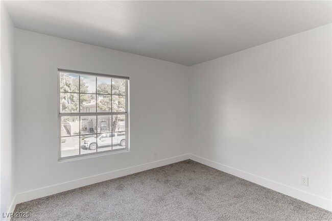 Building Photo - 2819 Briar Knoll Dr