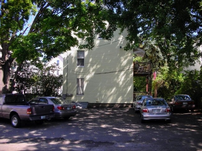 Building Photo - 201 Green St