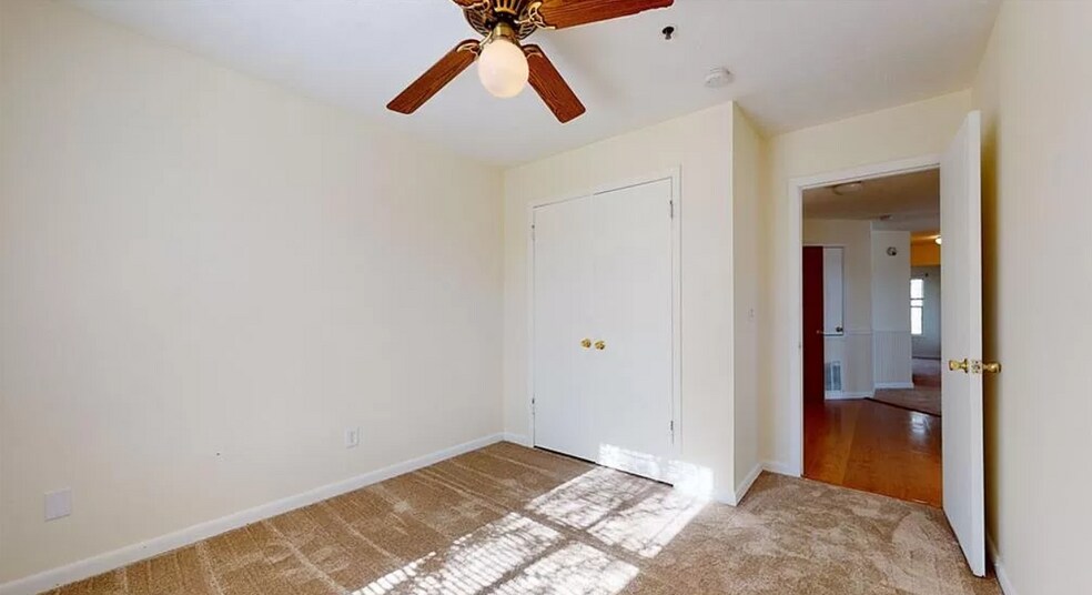 Building Photo - 978 Stewarts Creek Dr