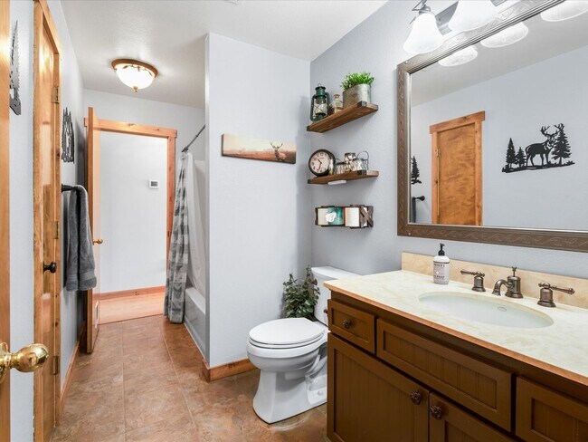 Building Photo - Spacious Single-Level Home in Wilderness Ranch