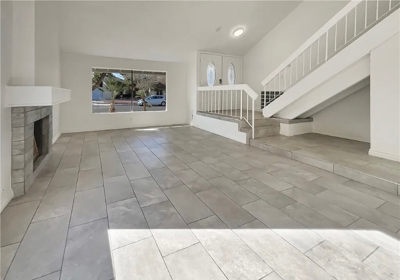 Building Photo - 9670 Summerville St