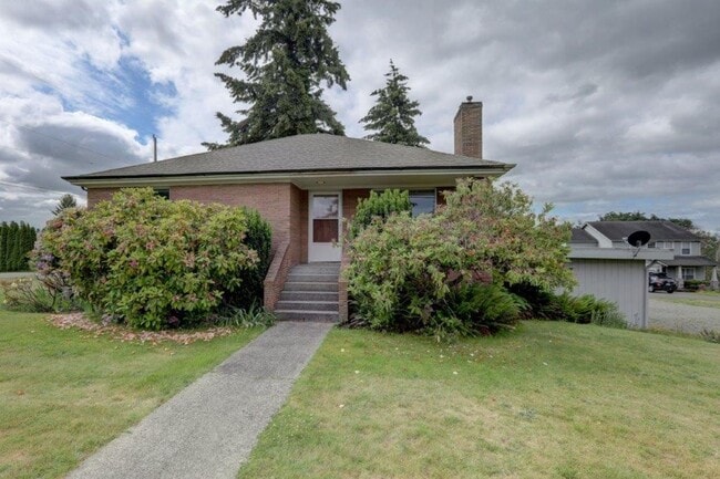 Building Photo - Newly renovated light filled 2 bedroom home with views of Rainer in Bryn Mawr-Skyway!