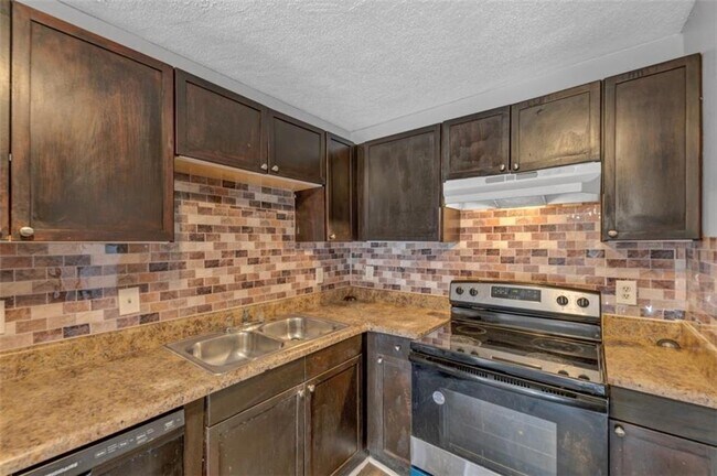 Building Photo - 3575 Oakvale Rd