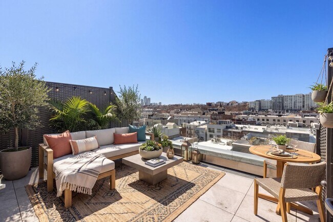 Building Photo - 720 Clinton St